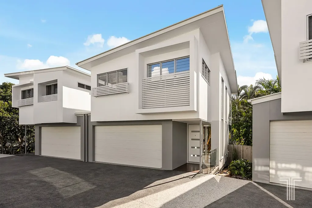 Holland Park West 3બેડરૂમ A Leading Rolle in Low-Maintenance Living.