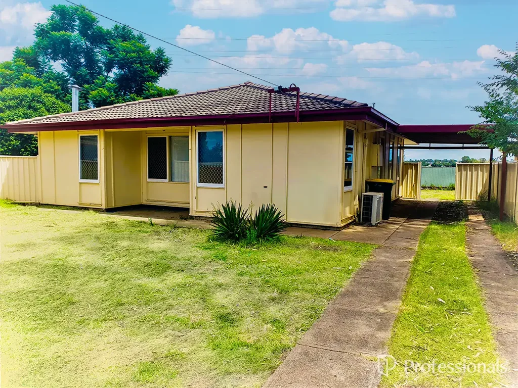 52 Sue Crescent