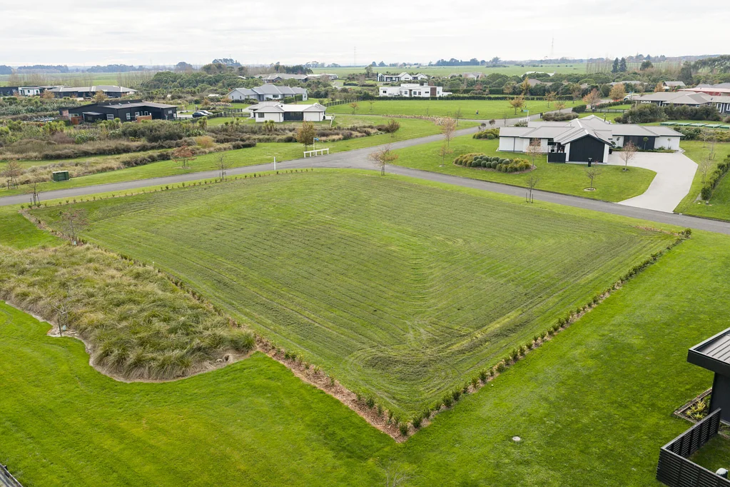 Kelvin Grove North-facing lifestyle section in Hartwell