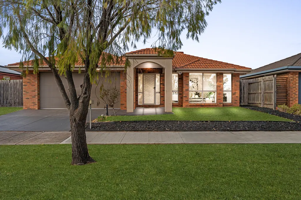 16 Grassland Crescent, Cairnlea, VIC 3023