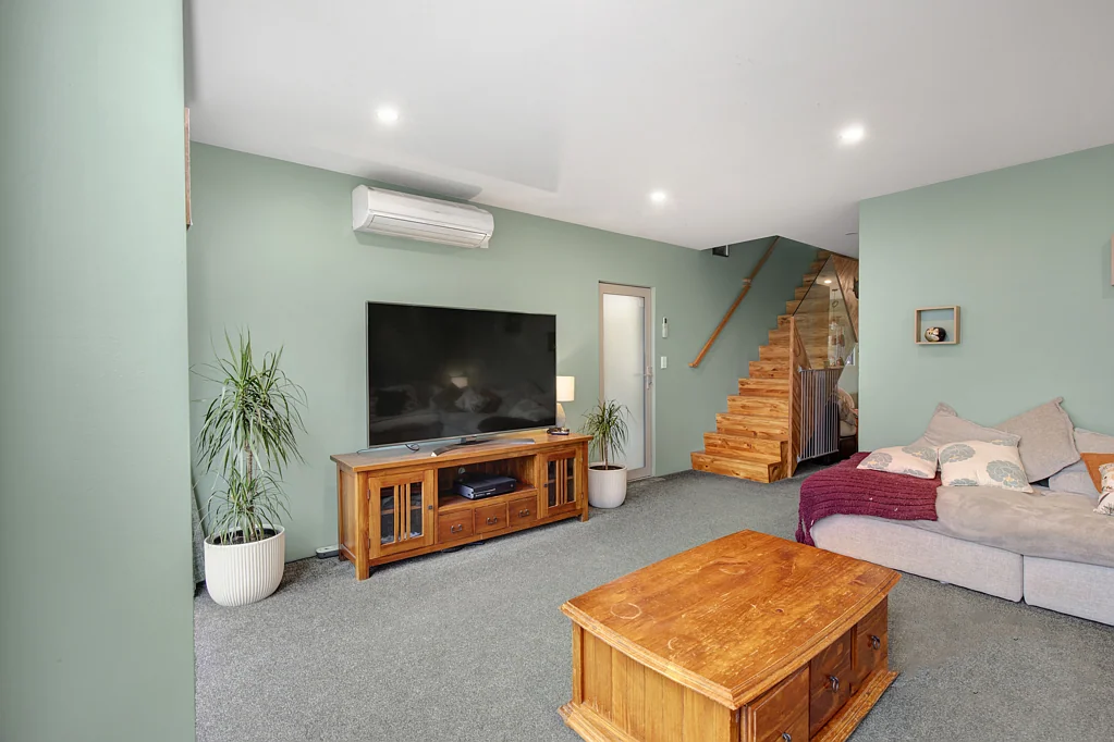 Tawa 3Kwarto Unique Shipping Container Home in Private Oasis!