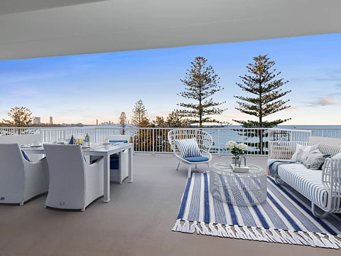 Burleigh Heads 2 Bedroom Rare Opportunity - Iconic Burleigh Beachfront Apartment