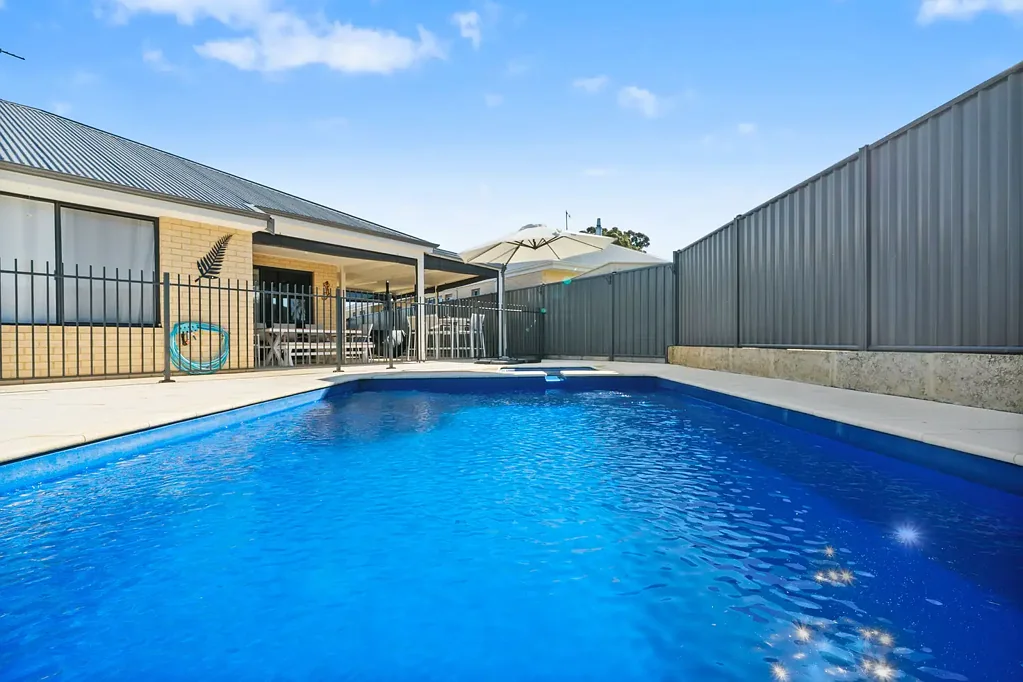 16 Bradley Street, Lakelands, WA 6180