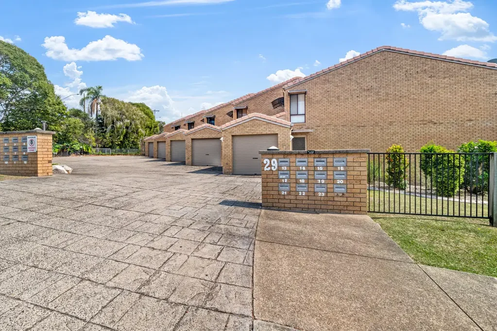 Battery Hill 2 Bedroom Coastal Townhouse with Ocean Glimpses and Endless Potential