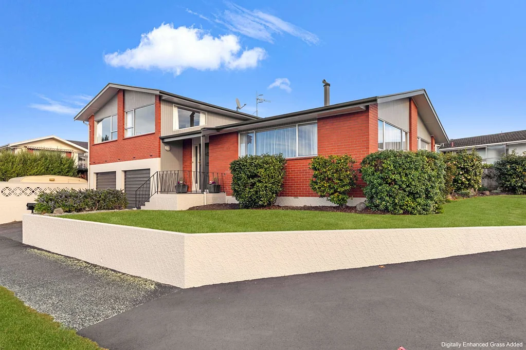 Glenwood 3房  Sell our home before the lawns need mowing!