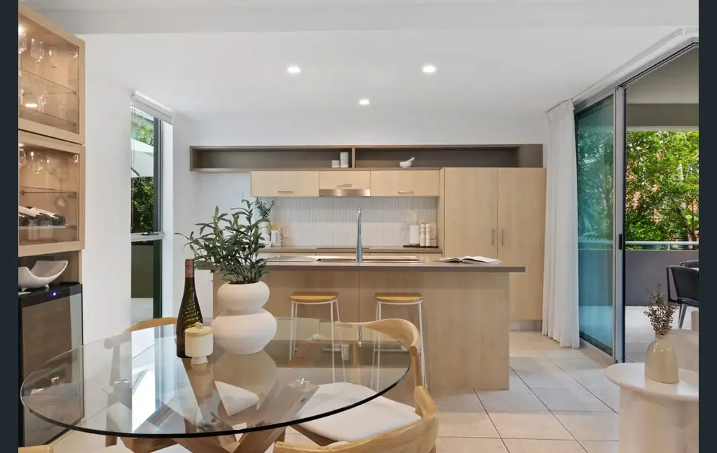 Modern Coastal Apartment in the Heart of Mermaid Beach