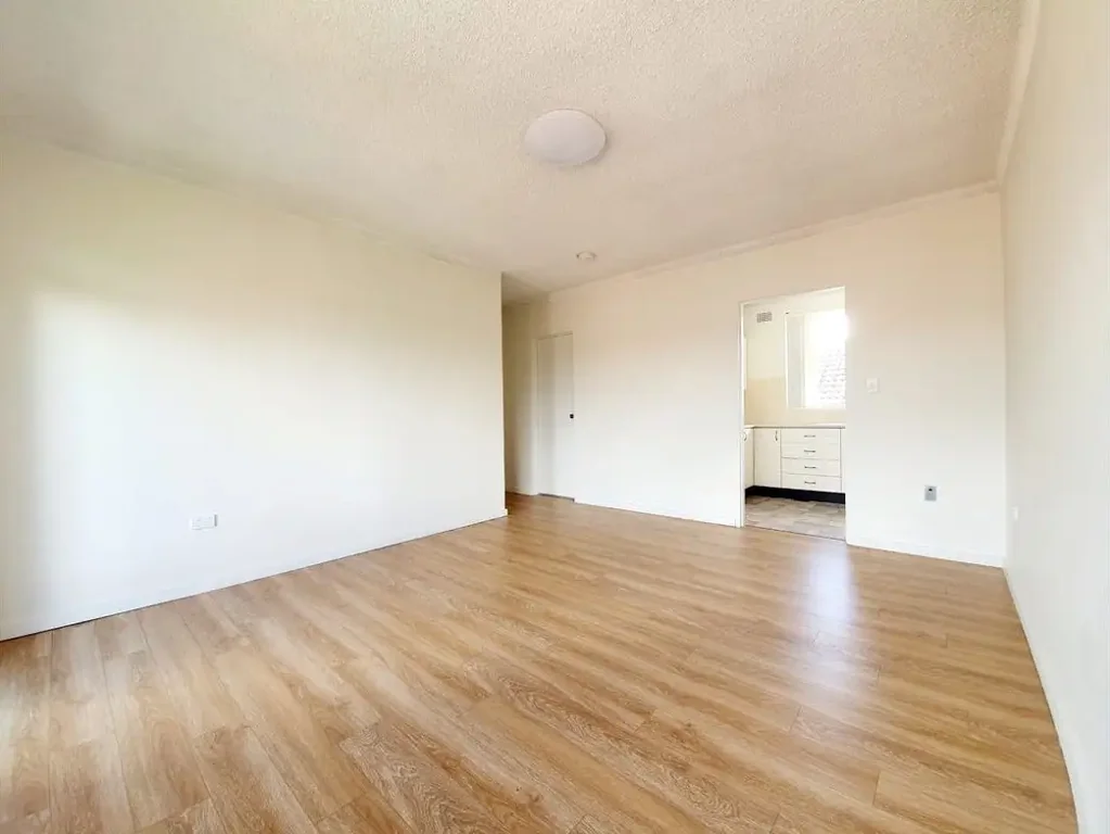 Bright Top-Floor Apartment in a Fantastic Dee Why Location