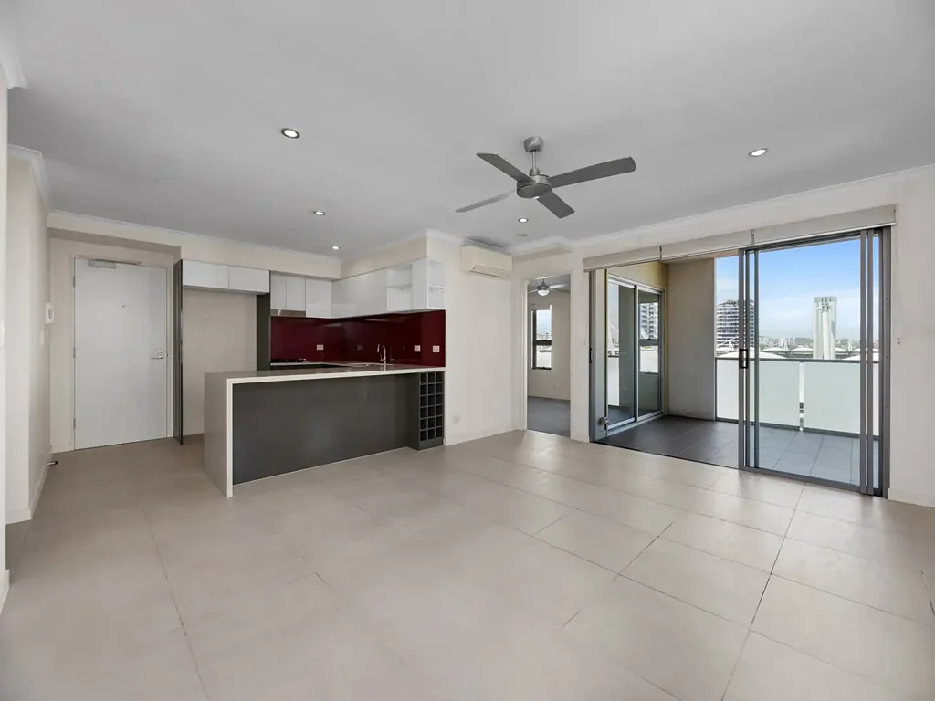 Contemporary Apartment Steps from the Gabba