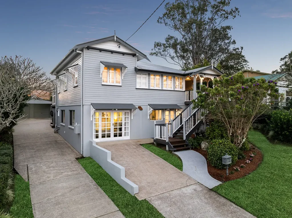 Tewantin 4 Bedroom Elevated Queenslander Living on a Rare Double Block