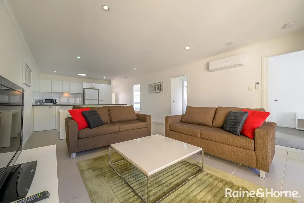 Modern, Low-Maintenance Unit in a Peaceful West Gladstone Location