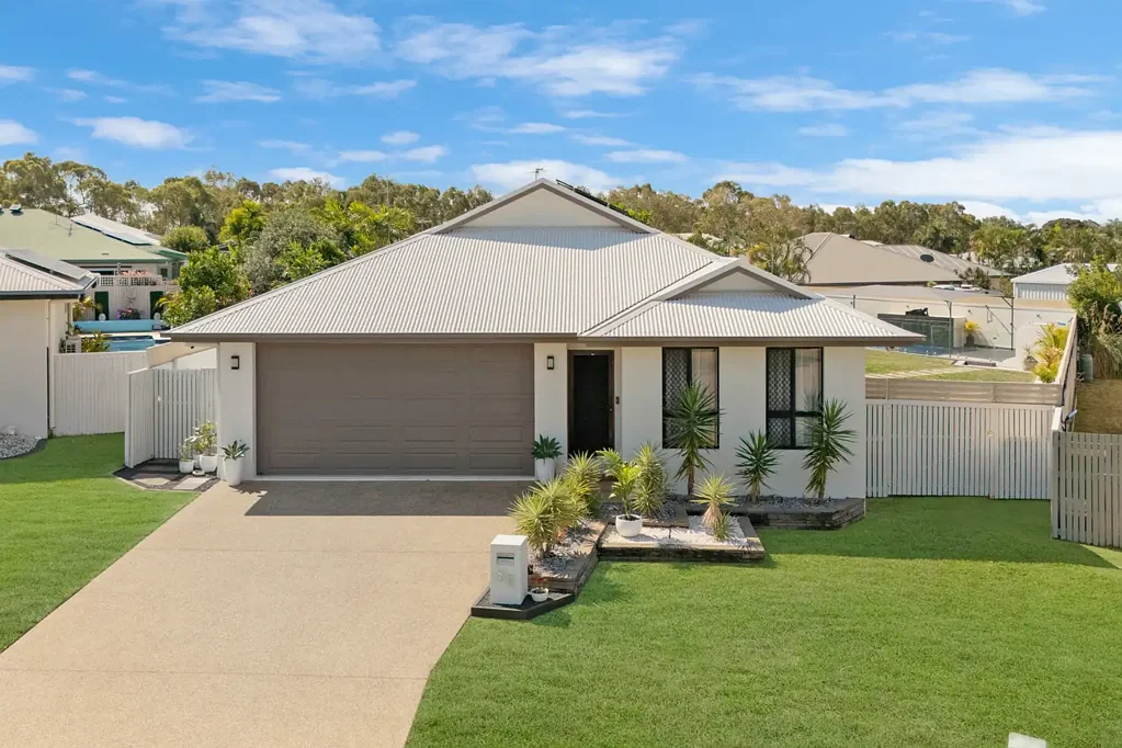 Bushland Beach 4ਬੈੱਡਰੂਮ Entertainer's Dream with Pool, Shed & Multiple Living Areas