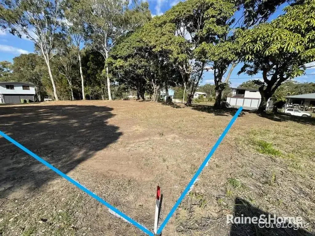 Russell Island 6 BR living opportunity. Build your home/s here- Large 809sqm elevated land. Water Views.