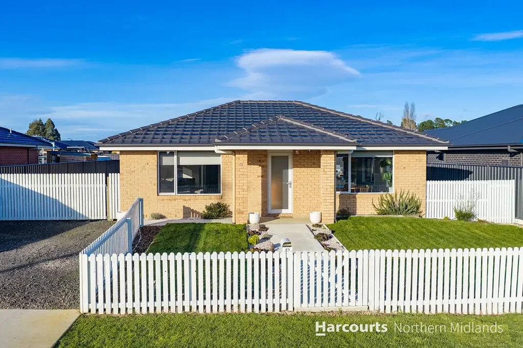 Longford 3房  White Picket Perfection