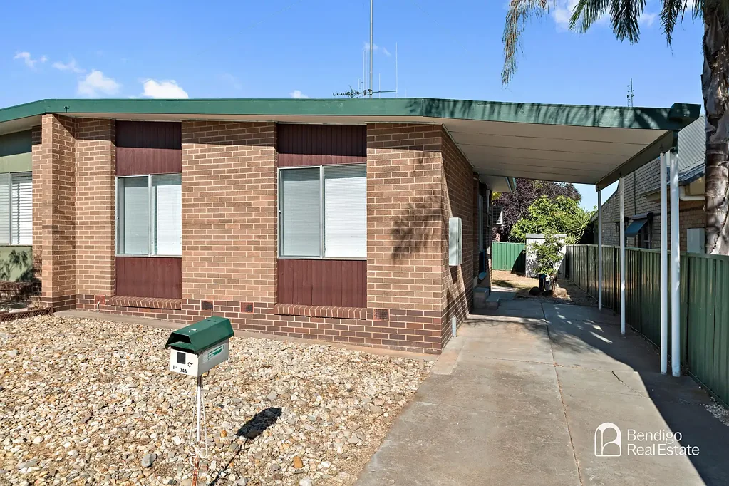 TWO-BEDROOM UNIT IN A CONVENIENT FLORA HILL LOCATION