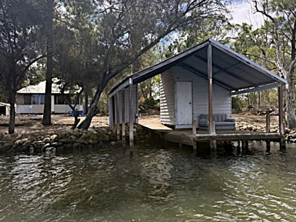 South Yunderup 2房  ?? Island Life Done Right � Your Own Slice of Cooleenup Paradise -- 38mt River F