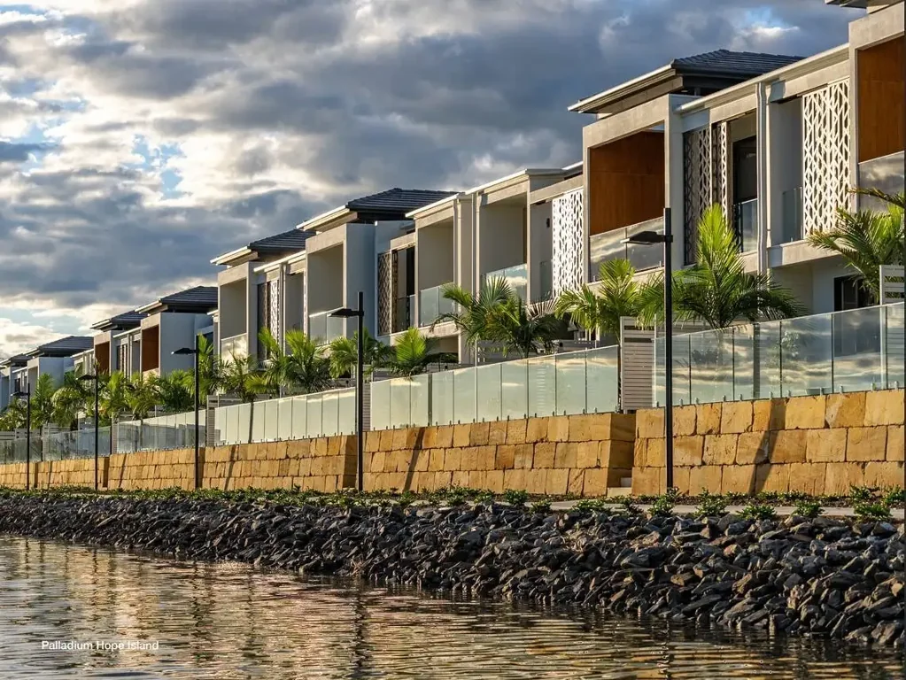 Water front family house in Hope Island