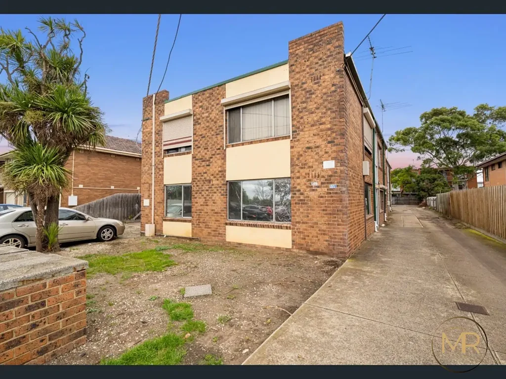 Comfortable Low-Maintenance Living in a Convenient Albion Location