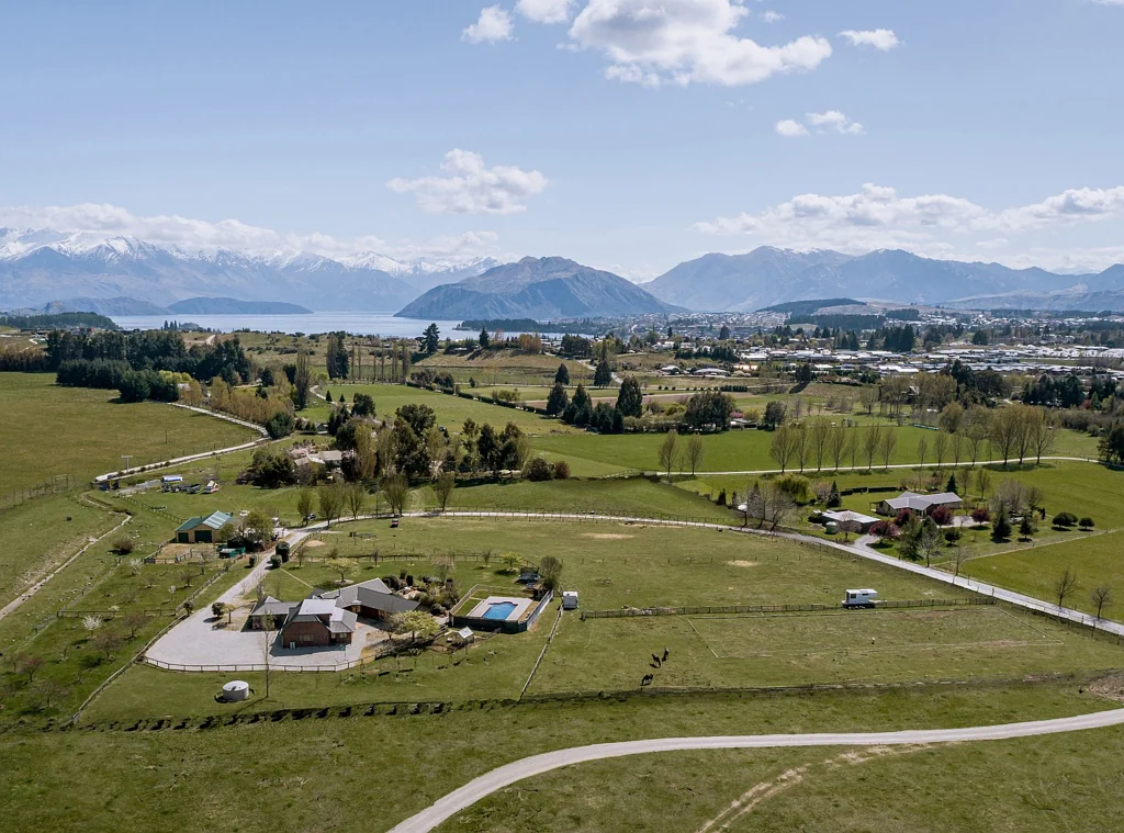 Wanaka 5房  Idyllic Lifestyle Opportunity Close to Town
