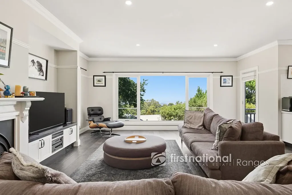 Ferny Creek 4침실 Spacious Family Home on Over an Acre.
Quality Throughout.