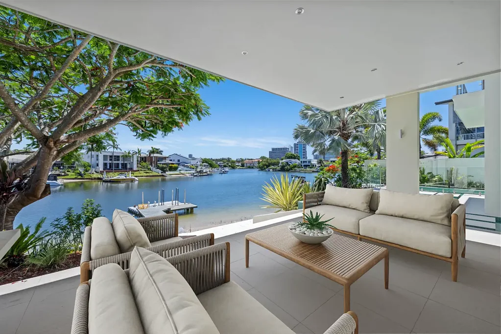 Bundall 5 Slaapkamer Bundall - Architecturally Designed Executive Family Home On Expansive North Wide Water Aspect