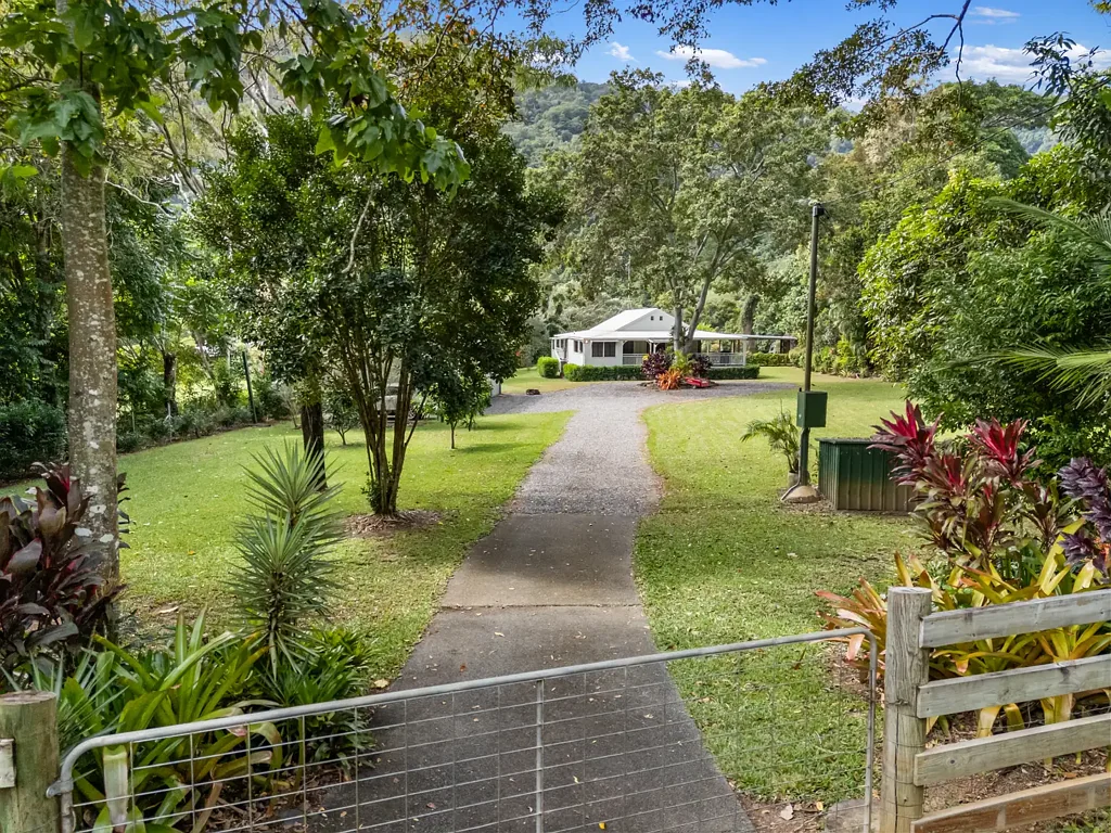 Mowbray 4ਬੈੱਡਰੂਮ Timeless Queenslander on Lush Flat Valley Acreage