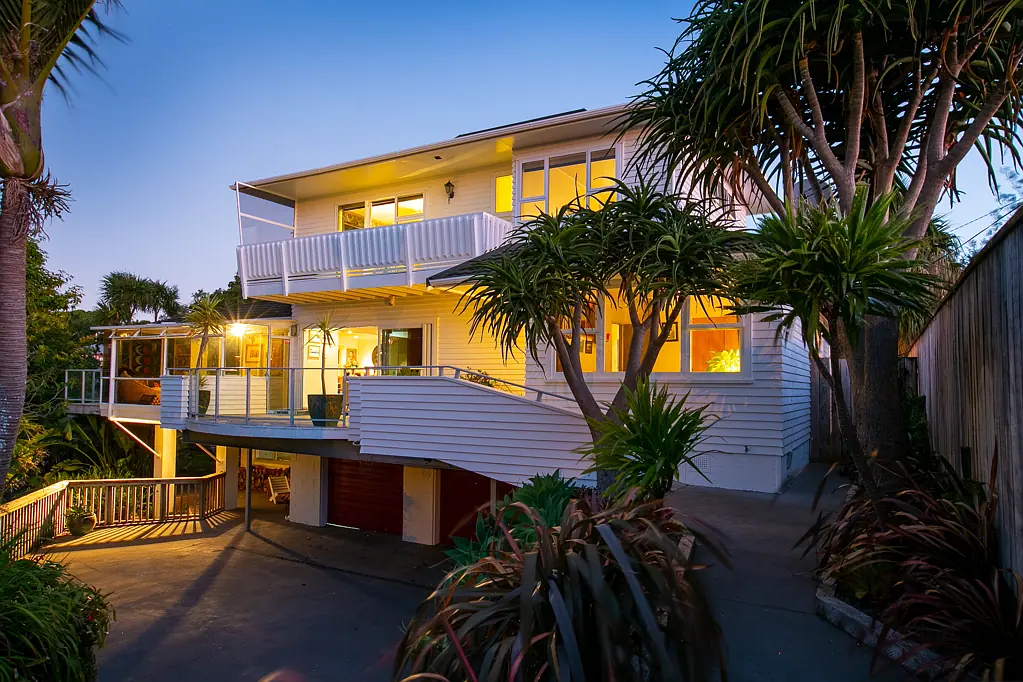 New Plymouth Central 5ਬੈੱਡਰੂਮ Lush City Living With An Eclectic Touch