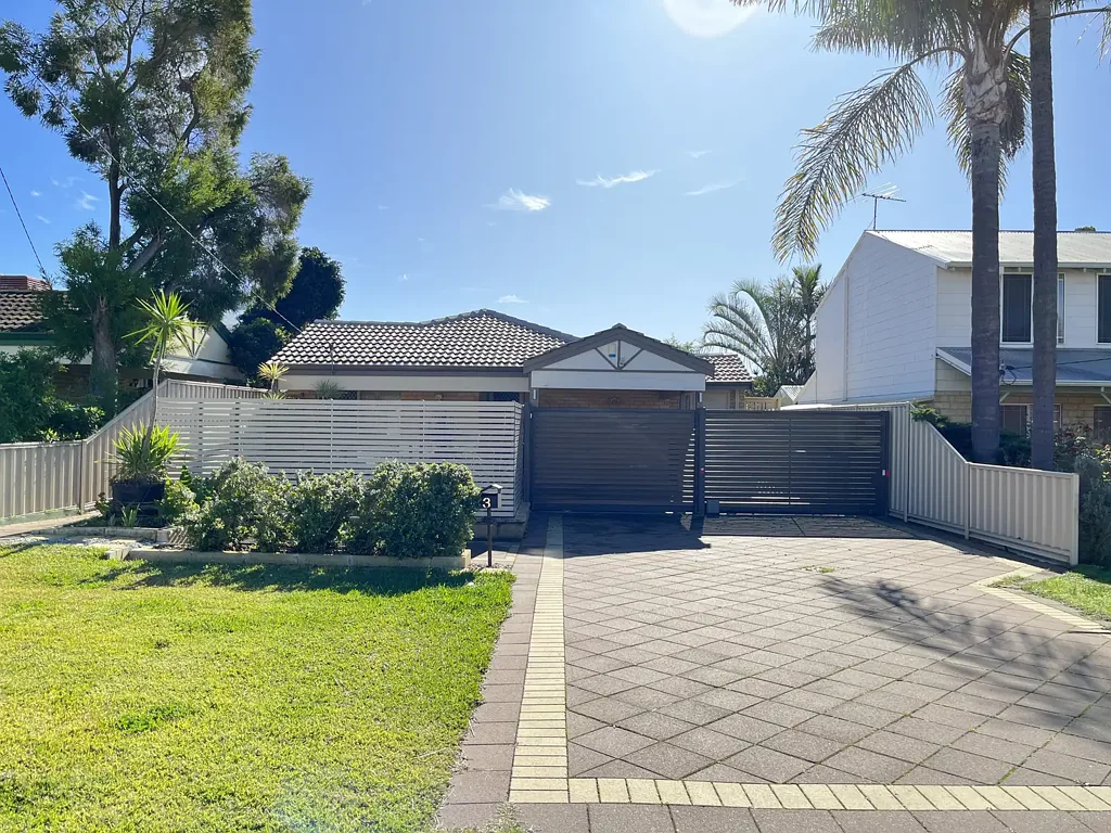 Resort living in Brentwood - 3 bedroom, 1 bath family home