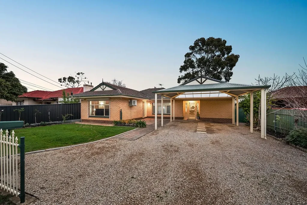 Plympton Park 4બેડરૂમ Solid Foundations with Serious Backyard Potential.