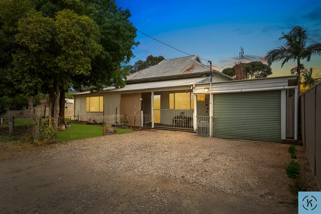 11 Sugden Street, Tocumwal, NSW 2714