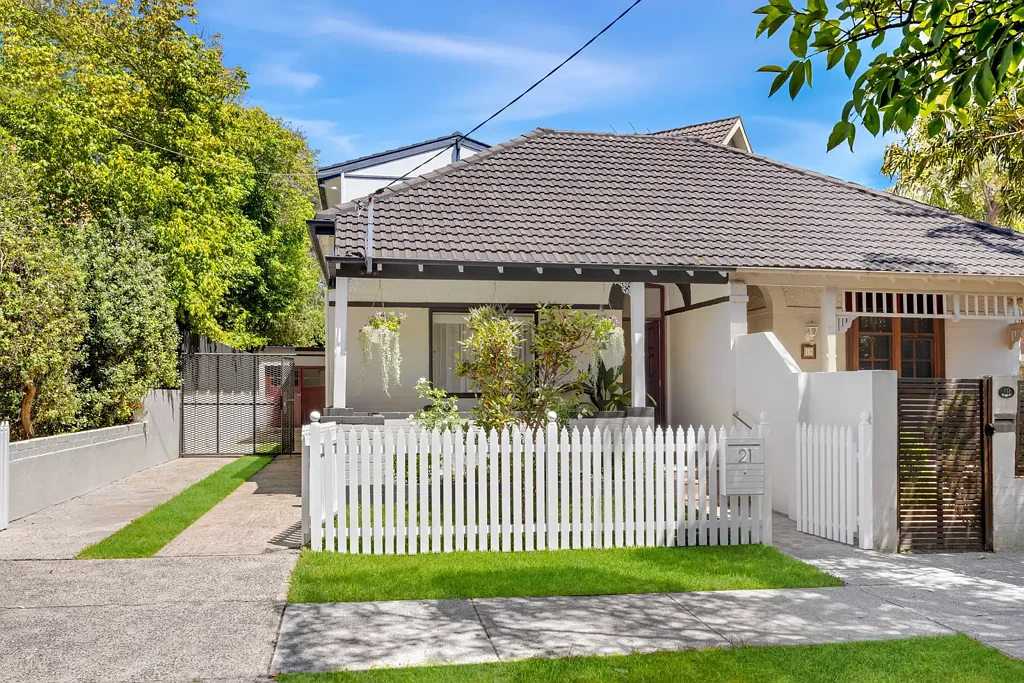 SPACIOUS FOUR BEDROOM SEMI IN QUIET ROSE BAY POCKET
