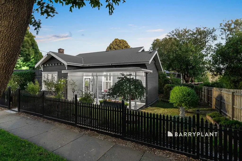 Drouin 4 Bedroom Timeless 1897 Charmer in Prime Drouin Location