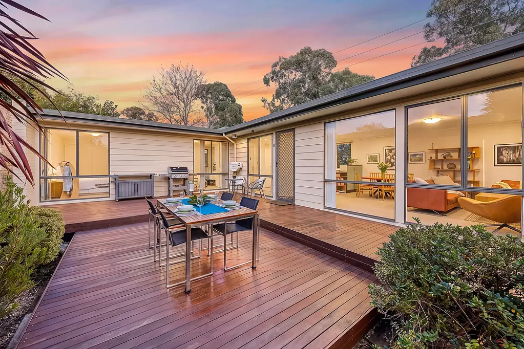 Holt 3 Bedroom Secluded Sanctuary: Huge Entertainer's Deck Wrapped in Established Gardens