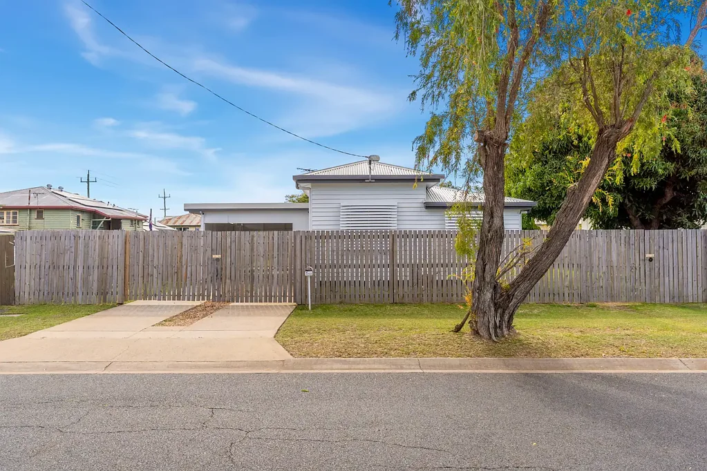 Park Avenue 2 Bedroom Modern Cottage Living with Shed