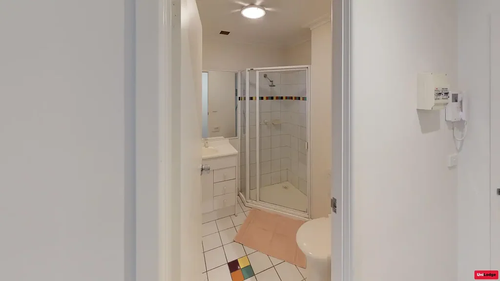 Carlton 1房 黄金地段 32㎡精装 1卧1卫 1独立厕 宽敞储物 现代厨客 公共庭院 游泳池 高速宽带 礼宾服务 Studio Student Only for $150-165,000