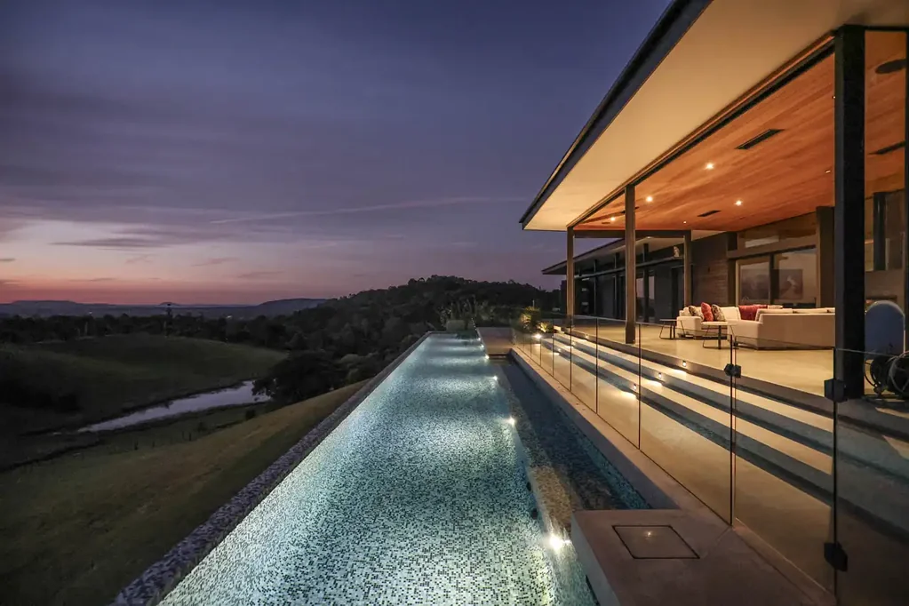 Cooroy Mountain 3房  'MONTANA' a secluded oasis of privacy, luxury,and exclusivity overlooking the Mt Cooroy