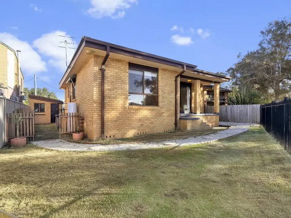 Neat Two Bedroom Home in The Entrance North