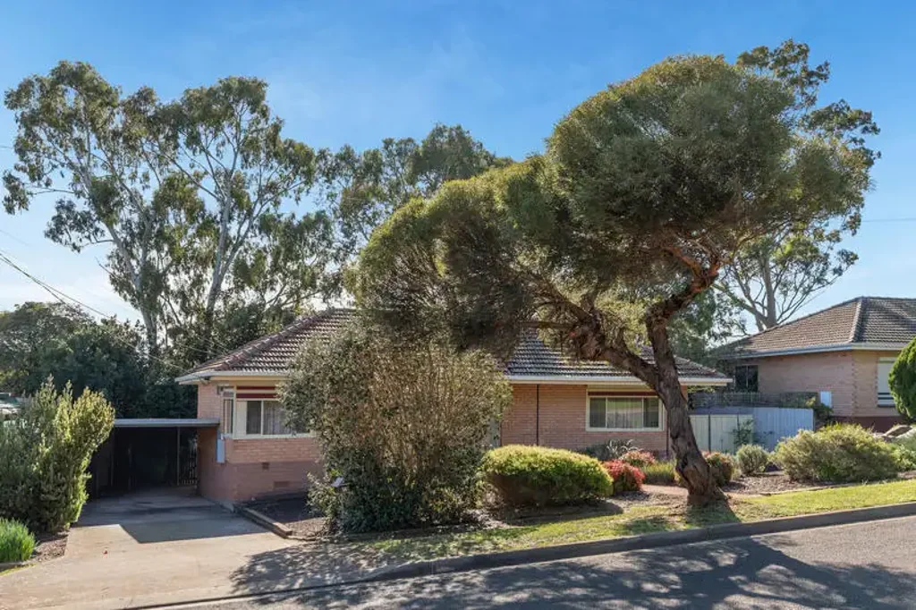 Ridgehaven 3房  OPEN INSPECTION SATURDAY 4TH JULY 10.00AM-10.30AM ... GREAT FAMILY HOME/INVESTMENT ON APPROX 730SQM ALLOTMENT