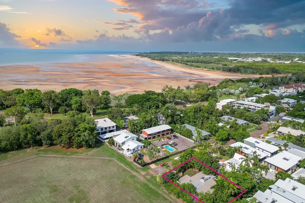 Rapid Creek 3कमरा Wonderful Coastal Location on a Block Zoned For Multiple Dwellings