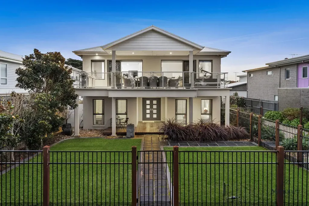 St Leonards 4房  Coastal Luxury in Coveted Beachfront Location