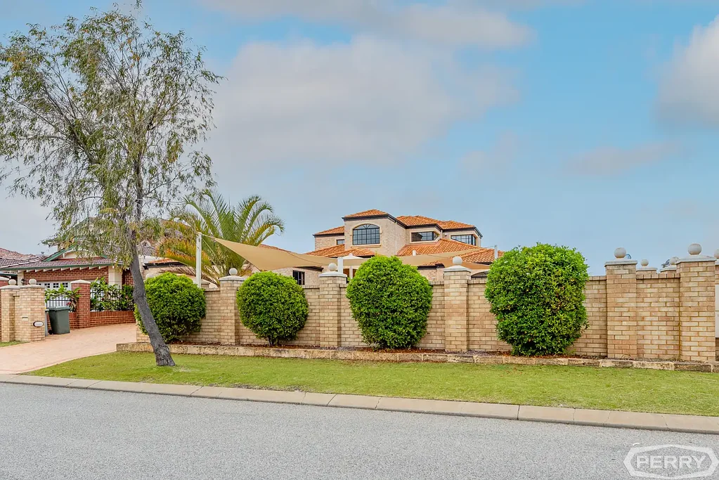 Stunning Waterfront Canal Home for Lease – Port Mandurah