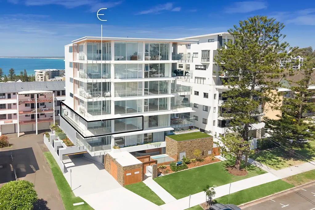 Kings Beach 3 Bedroom Premium Beachside Apartment with Ultimate Convenience