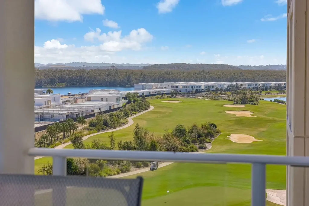 Pelican Waters 3ਬੈੱਡਰੂਮ RESORT LIFESTYLE WITH MOUNTAIN AND GOLF COURSE VIEWS