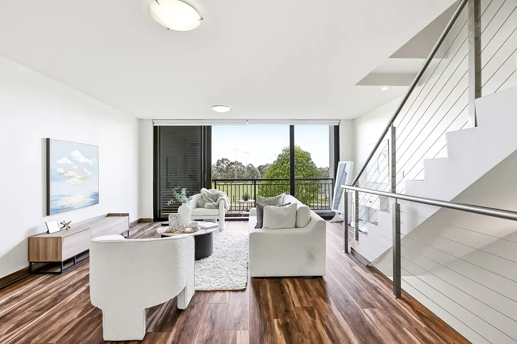 Kellyville 3બેડરૂમ Solid concrete construction, only 7 years old. Two street frontages offering superb views, privacy and natural light.