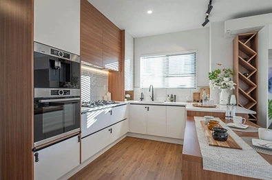 Exceptional Family Living – Modern Luxury & Ef...