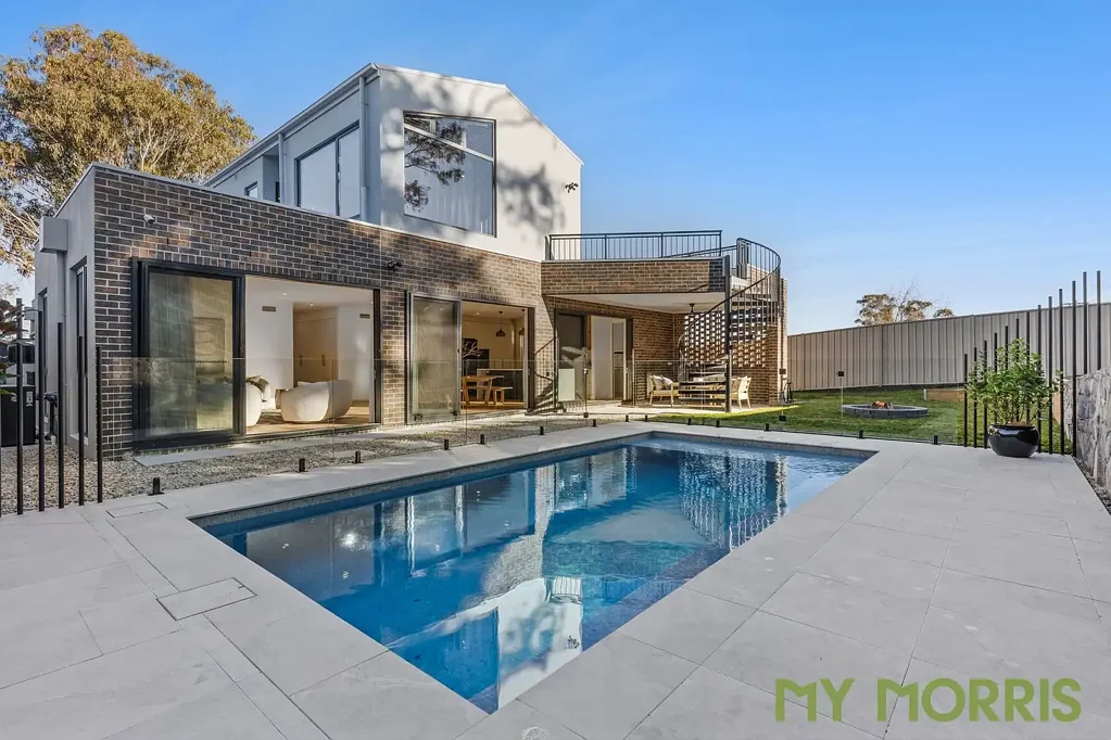 Kambah 5房  Every luxury considered. Every detail complete. A view worth coming home to.
