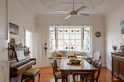 Merewether 5房  A generous Merewether residence with charm, location and potential