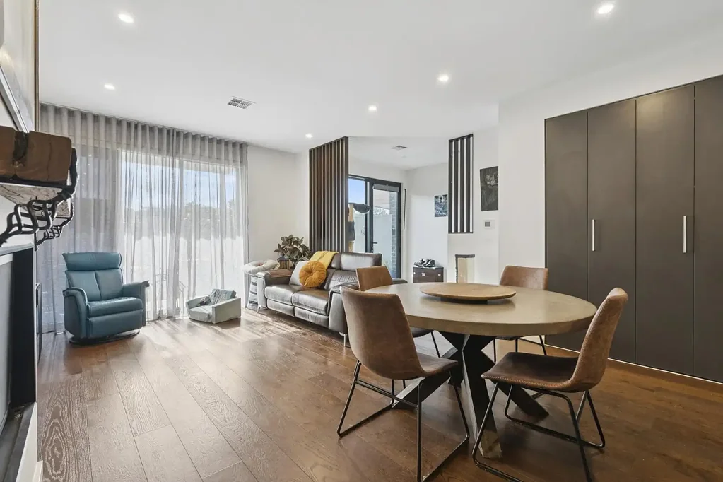 Taylor 3 Slaapkamer Townhouse with a Fireplace | For your Canberra Winters