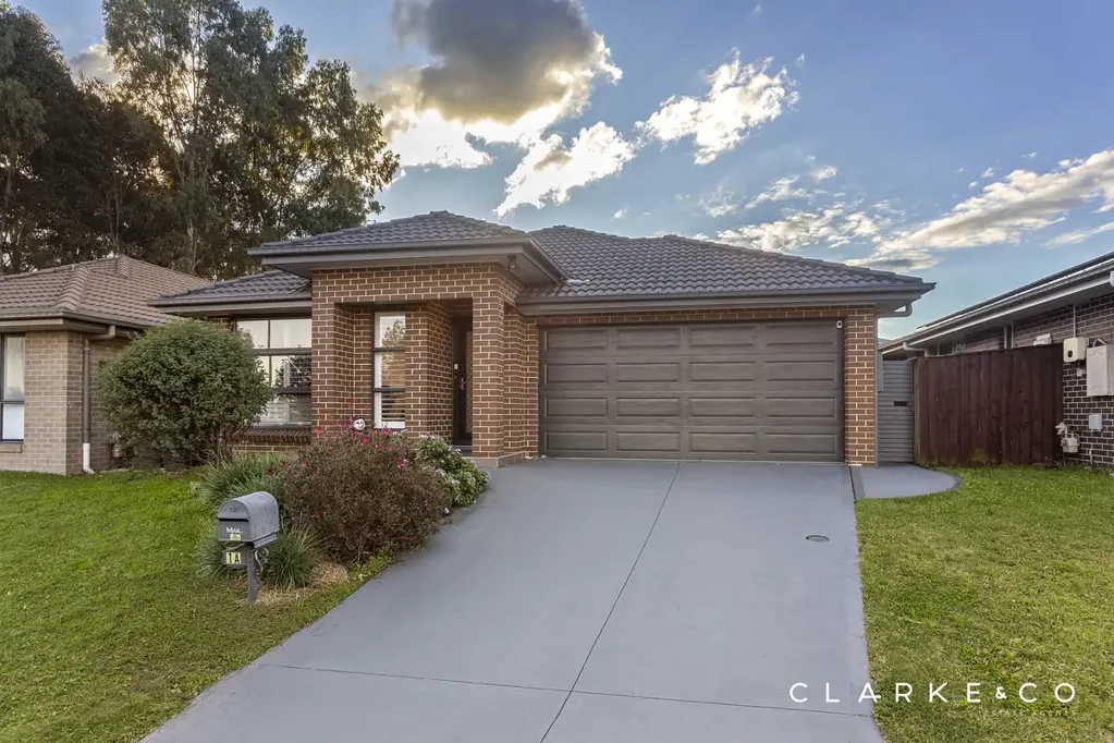 Aberglasslyn 4房  LOW MAINTENANCE LIVING IN A PRIME LOCATION!