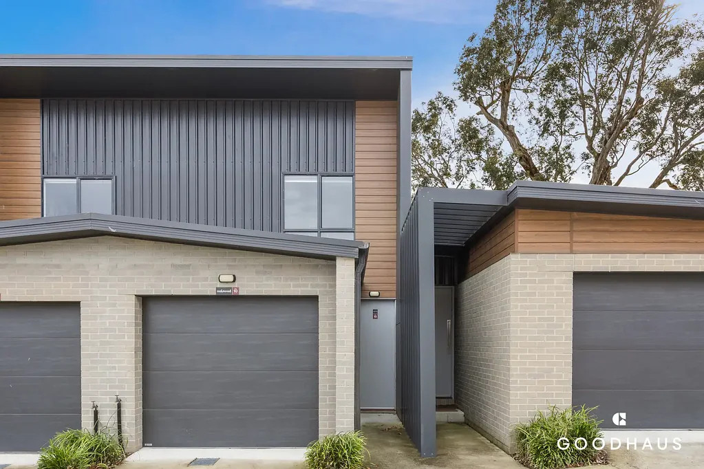 Modern Two-Bedroom Townhouse in Convenient Location