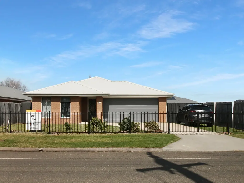 East Bairnsdale 4 Bedroom MODERN 4-BEDROOM FAMILY HOME IN EAST BAIRNSDALE